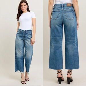 Judy Blue NWOT High Waist Destroy Hem Crop Wide Leg Jeans 88963 size 11/30